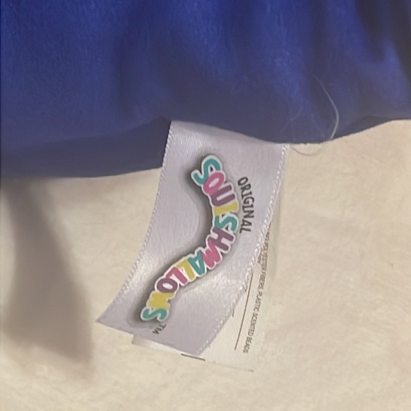 Squishmallows Miss Vi Blue/Purple Axolotl SCENTED 8” NWOT Mystery Squish🍄😳 - Picture 3 of 7